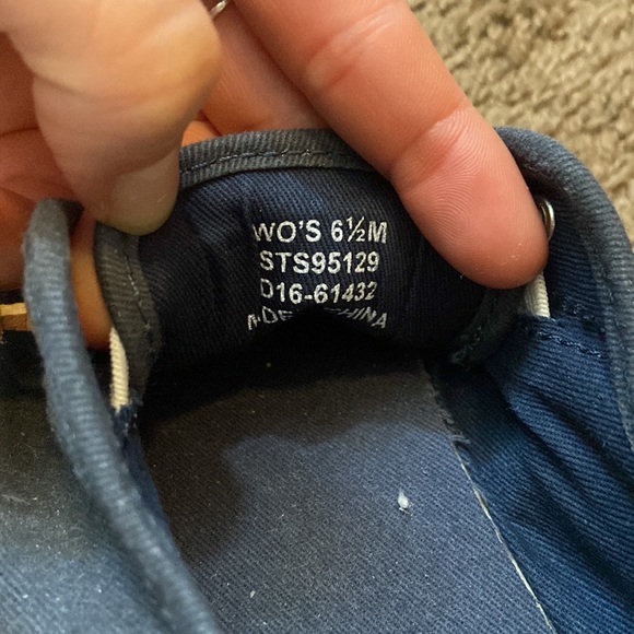 Sperry boat shoes. - Picture 4 of 6